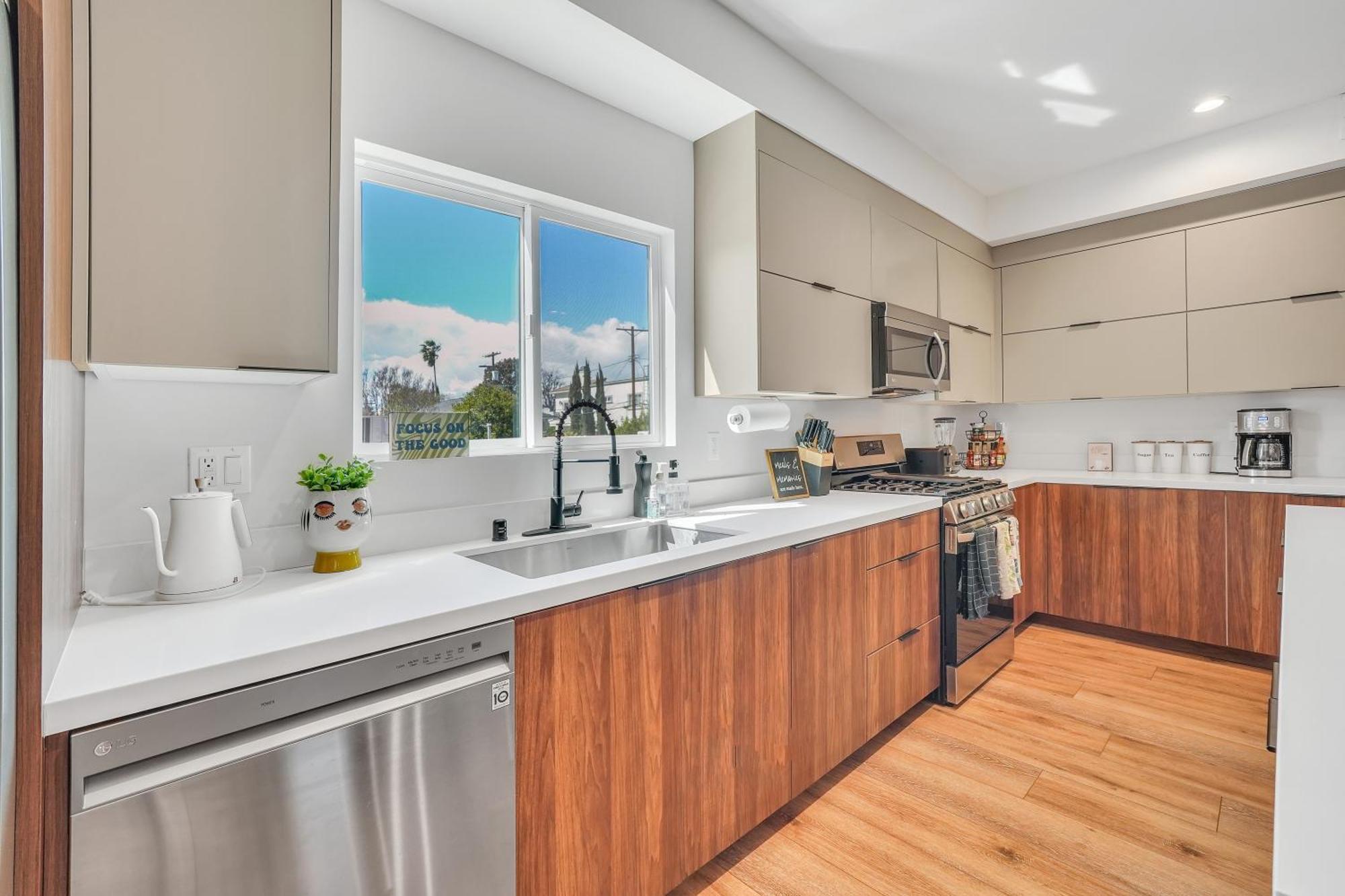 Luxurious Townhome W/3 Master Suites Gated Parking Лос-Анджелес Екстер'єр фото