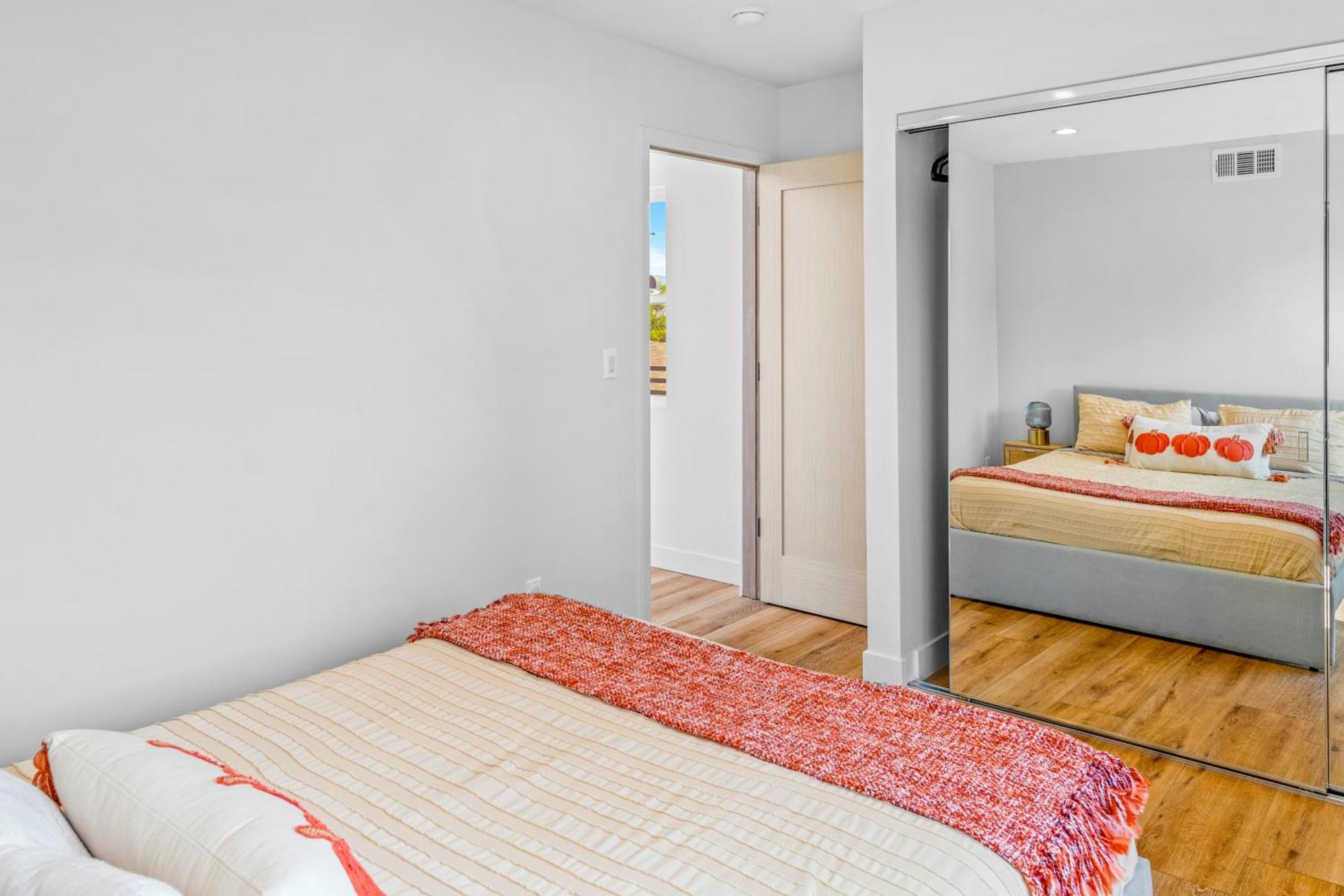 Luxurious Townhome W/3 Master Suites Gated Parking Лос-Анджелес Екстер'єр фото